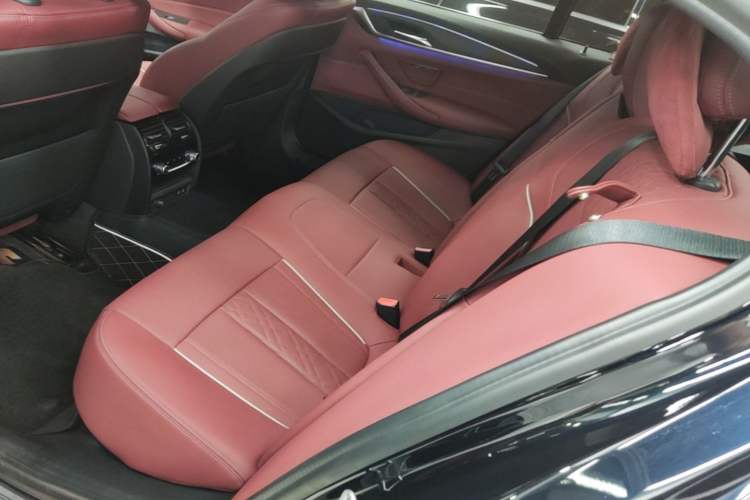 Used BMW 5 Series 2022 Second Facelift 530Li Leading Edition M Sport Package Left Rear Seat