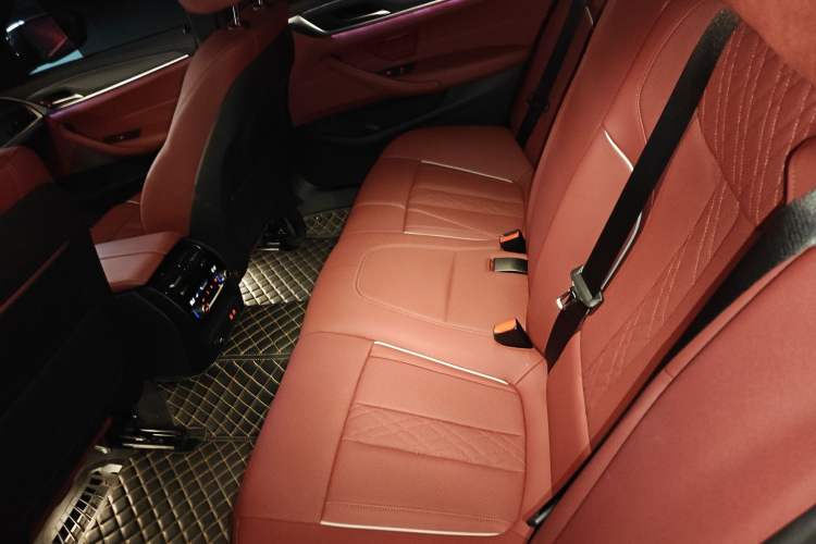 Used BMW 5 Series 2022 Restyled 530Li Leading Edition M Sport Package Left Rear Seat