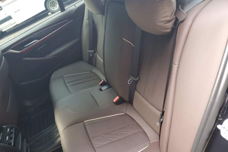 Used BMW 5 Series 2022 Second Facelift 530Li Leading Edition M Sport Package Left Rear Seat