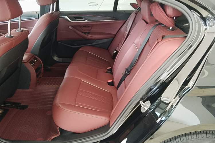Used BMW 5 Series 2022 Restyled 530Li Leading Edition M Sport Package Left Rear Seat