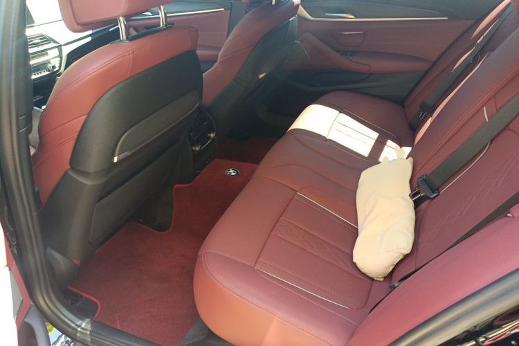 Used BMW 5 Series 2022 Revised Version 3 530Li Luxury Edition M Sport Package Left Rear Seat