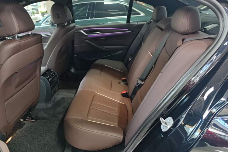 Used BMW 5 Series 2022 Restyled 530Li Leading Edition M Sport Package Left Rear Seat