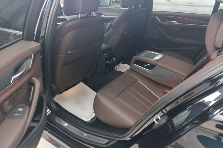 Used BMW 5 Series 2022 Revised Version 3 530Li Luxury Edition M Sport Package Left Rear Seat