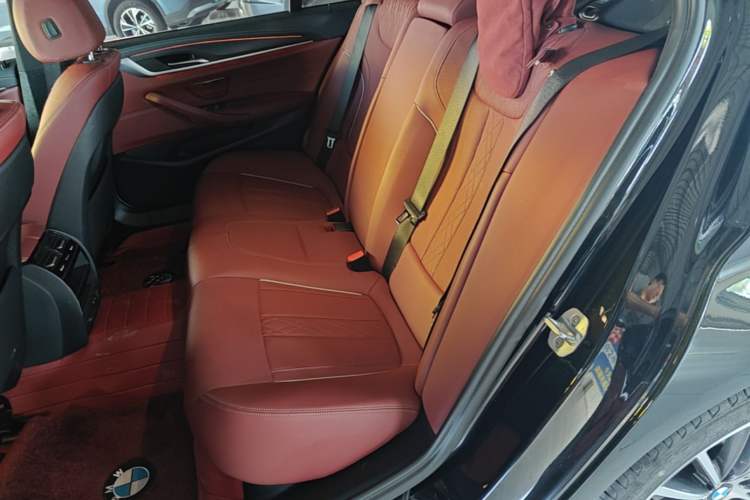 Used BMW 5 Series 2022 Restyled 530Li Leading Edition M Sport Package Left Rear Seat