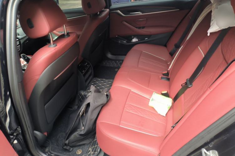 Used BMW 5 Series 2022 Second Facelift 530Li Leading Edition Luxury Package Left Rear Seat