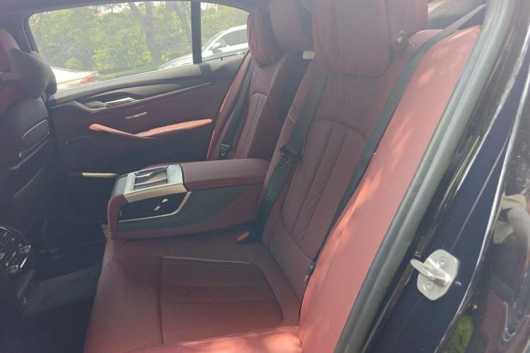Used BMW 5 Series 2022 530Li Luxury Edition M Sport Package Left Rear Seat