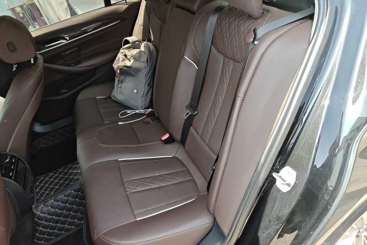 Used BMW 5 Series 2022 Second Facelift 525Li Luxury Package Left Rear Seat