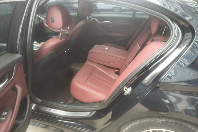Used BMW 5 Series 2022 Restyled 530Li Leading Edition M Sport Package Left Rear Seat