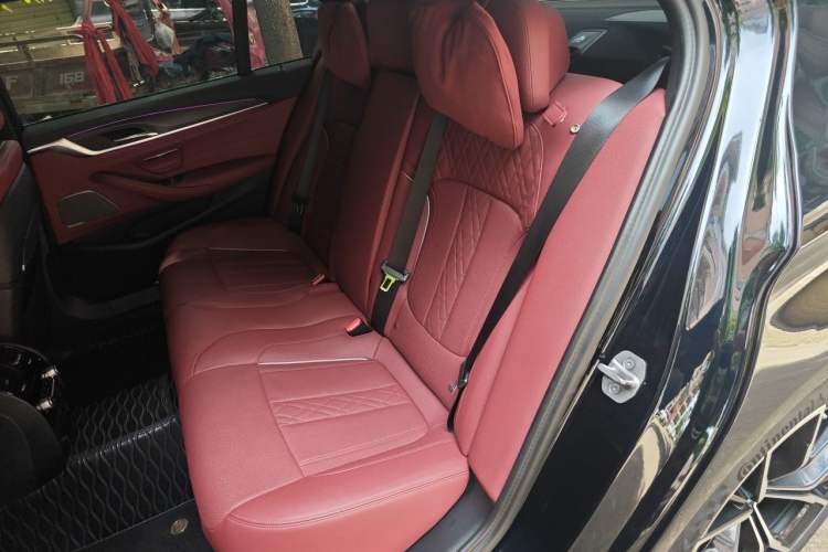 Used BMW 5 Series 2022 Second Facelift 530Li Luxury Version M Sport Package Left Rear Seat