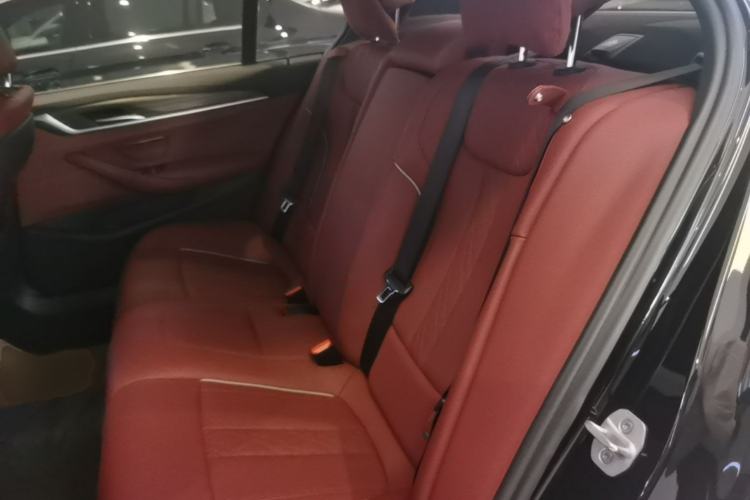 Used BMW 5 Series 2022 Restyled 530Li Leading Edition M Sport Package Left Rear Seat
