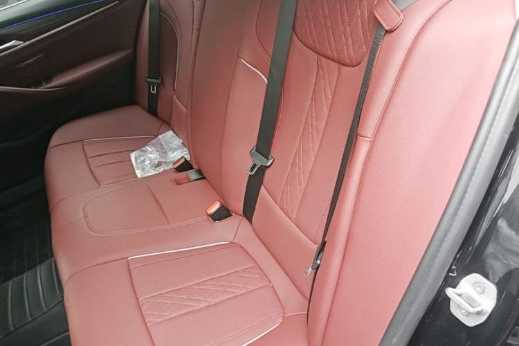 Used BMW 5 Series 2022 Updated 530Li Leading Edition Luxury Package Left Rear Seat