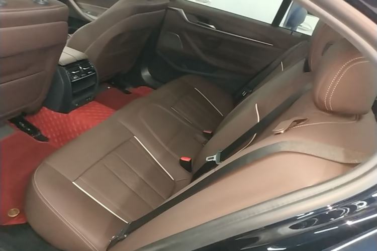 Used BMW 5 Series 2022 Updated 530Li Leading Edition Luxury Package Left Rear Seat