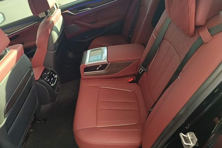 Used BMW 5 Series 2022 Updated 530Li Luxury Edition Premium Package Left Rear Seat