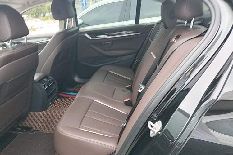 Used BMW 5 Series 2022 Restyled 525Li Luxury Package Left Rear Seat