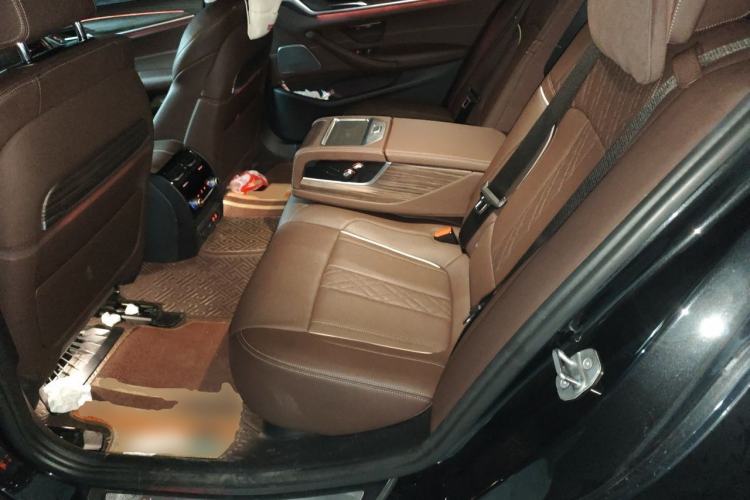 Used BMW 5 Series 2022 Second Facelift 530Li Luxury Edition Premium Package Left Rear Seat