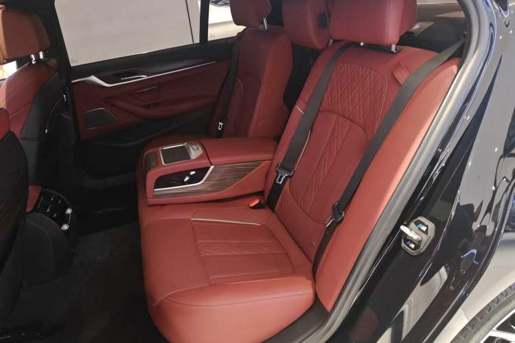 Used BMW 5 Series 2022 Second Facelift 530Li Luxury Version M Sport Package Left Rear Seat