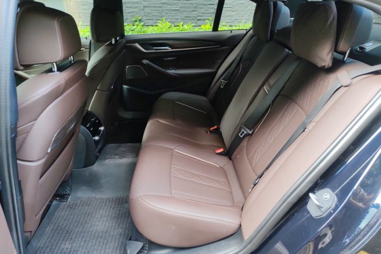 Used BMW 5 Series 2022 Second Facelift 530Li Luxury Version M Sport Package Left Rear Seat