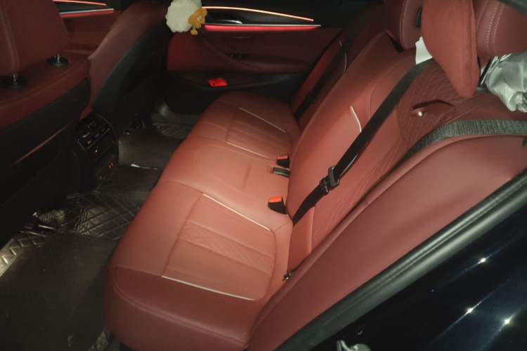 Used BMW 5 Series 2022 Restyled 530Li Leading Edition M Sport Package Left Rear Seat