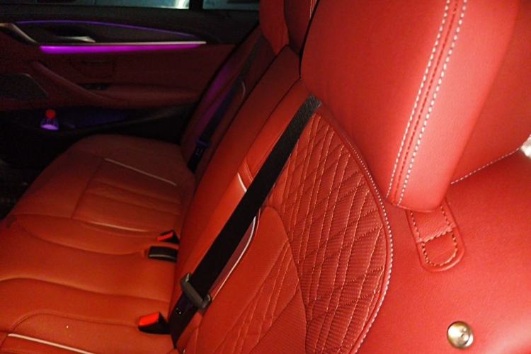 Used BMW 5 Series 2022 Second Facelift 530Li Luxury Version M Sport Package Left Rear Seat