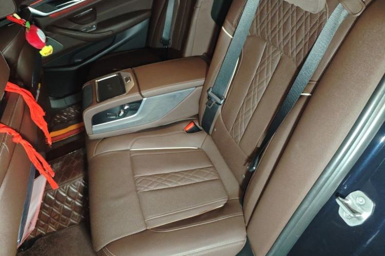 Used BMW 5 Series 2022 Second Facelift 530Li Luxury Version M Sport Package Left Rear Seat