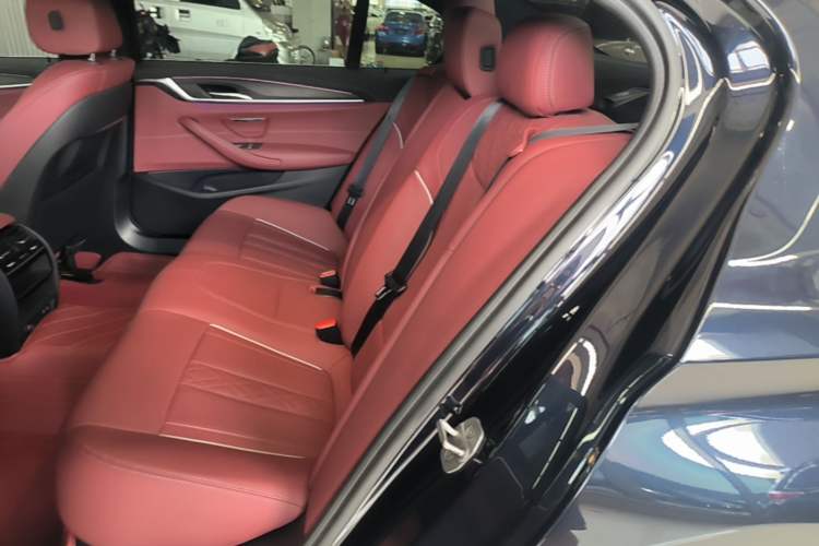 Used BMW 5 Series 2022 Second Facelift 530Li Leading Edition M Sport Package Left Rear Seat
