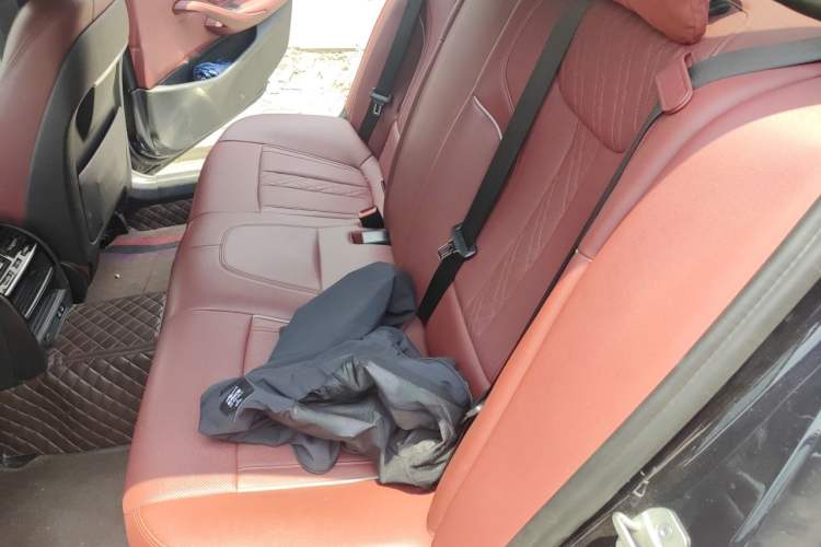 Used BMW 5 Series 2022 Restyled 530Li Leading Edition M Sport Package Left Rear Seat