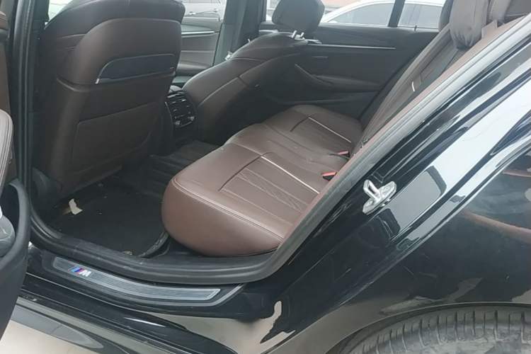 Used BMW 5 Series 2022 Second Facelift 530Li Luxury Version M Sport Package Left Rear Seat
