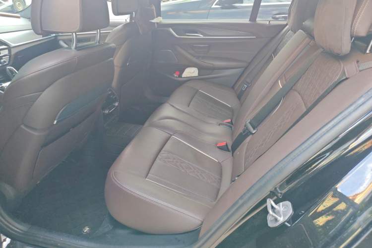 Used BMW 5 Series 2022 Second Facelift 530Li Luxury Version M Sport Package Left Rear Seat