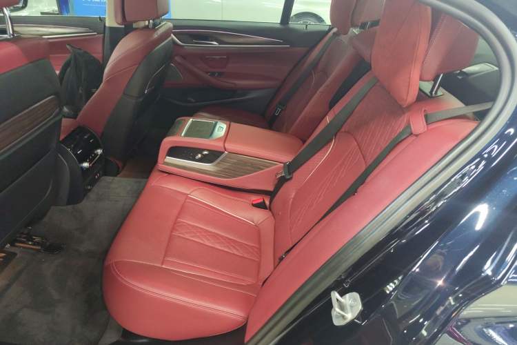 Used BMW 5 Series 2022 Second Facelift 530Li Luxury Edition Premium Package Left Rear Seat