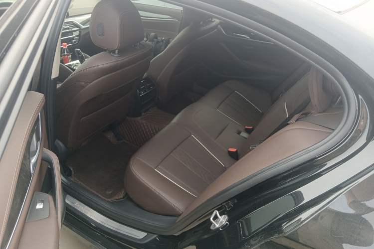 Used BMW 5 Series 2022 Restyled 525Li Luxury Package Left Rear Seat
