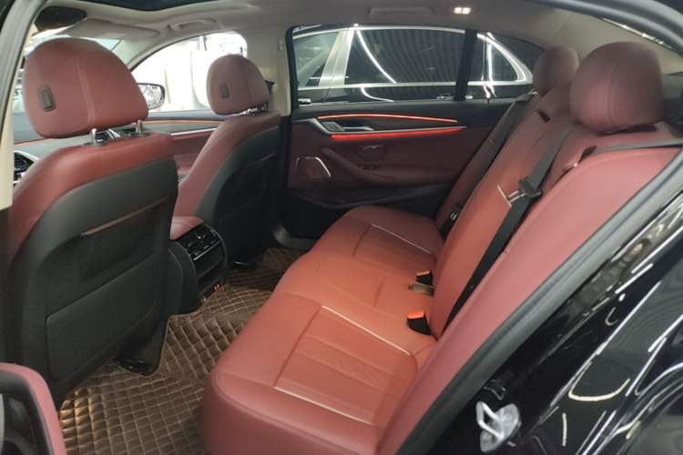 Used BMW 5 Series 2022 Second Facelift 530Li Leading Edition Luxury Package Left Rear Seat