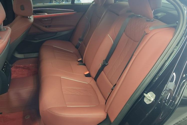 Used BMW 5 Series 2022 Second Facelift 530Li Leading Edition M Sport Package Left Rear Seat