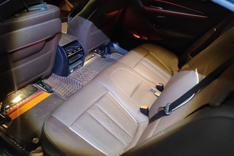 Used BMW 5 Series 2022 Restyled 530Li Leading Edition M Sport Package Left Rear Seat