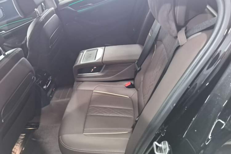 Used BMW 5 Series 2022 Second Facelift 530Li Luxury Edition Premium Package Left Rear Seat