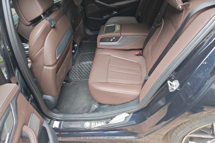 Used BMW 5 Series 2022 Revised Version 3 530Li Luxury Edition M Sport Package Left Rear Seat