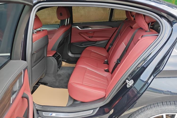 Used BMW 5 Series 2022 Restyled 530Li Leading Edition M Sport Package Left Rear Seat
