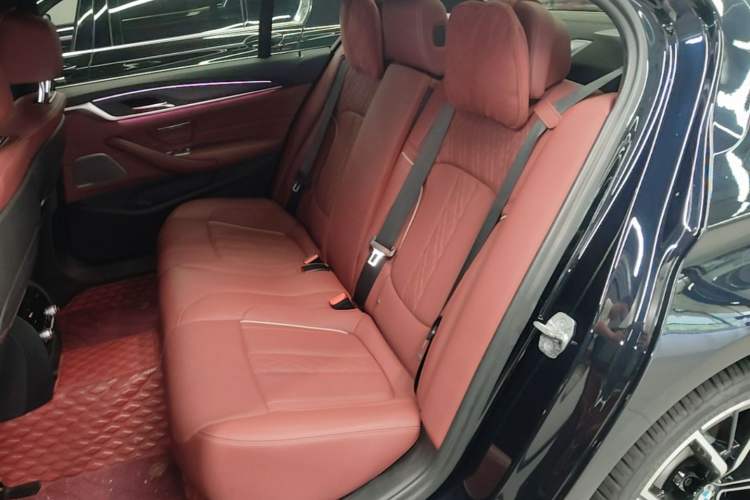 Used BMW 5 Series 2022 Revised Version 3 530Li Luxury Edition M Sport Package Left Rear Seat
