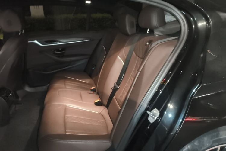 Used BMW 5 Series 2022 Second Facelift 530Li Luxury Version M Sport Package Left Rear Seat