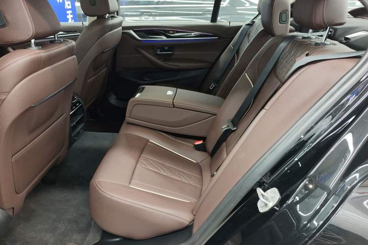 Used BMW 5 Series 2022 Second Facelift 525Li Luxury Package Left Rear Seat