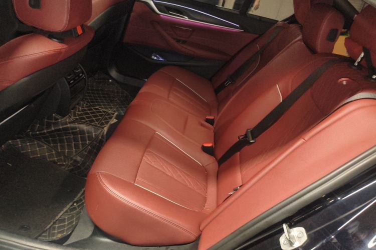 Used BMW 5 Series 2022 Restyled 530Li Leading Edition M Sport Package Left Rear Seat