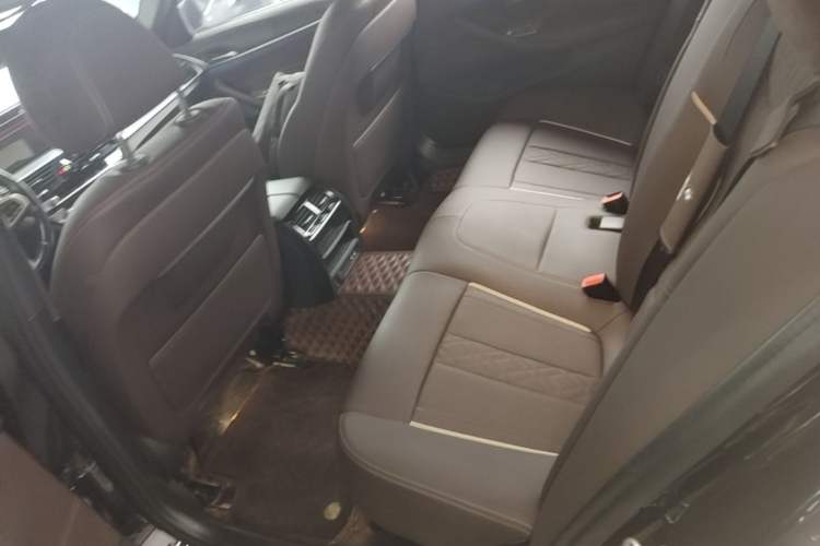 Used BMW 5 Series 2022 Second Facelift 530Li Leading Edition M Sport Package Left Rear Seat