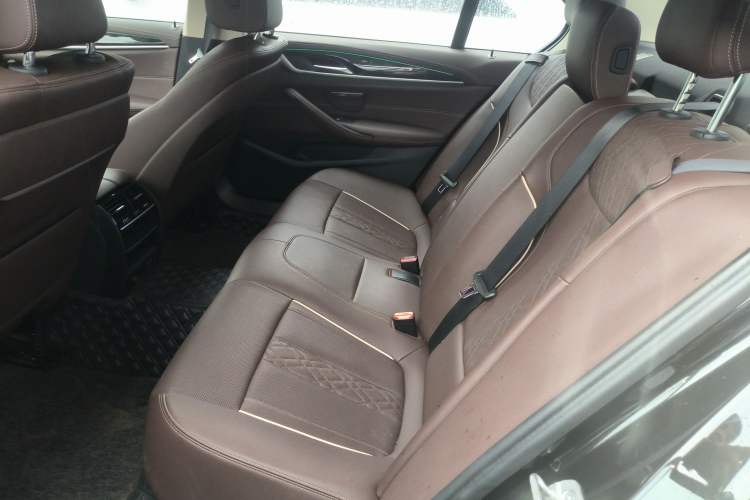 Used BMW 5 Series 2022 Second Facelift 525Li Luxury Package Left Rear Seat