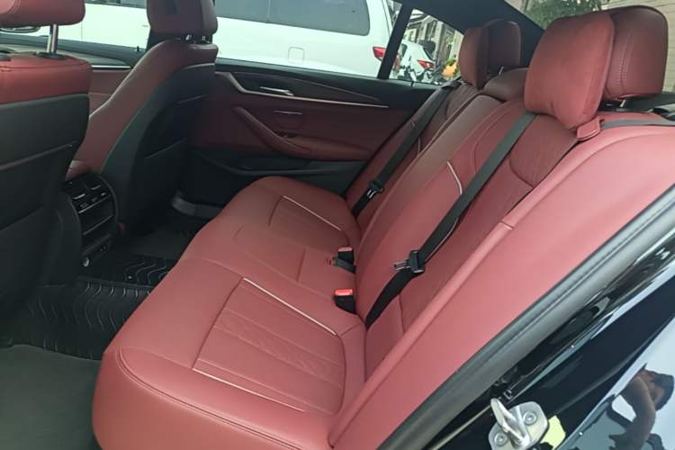 Used BMW 5 Series 2022 Restyled 530Li Leading Edition M Sport Package Left Rear Seat