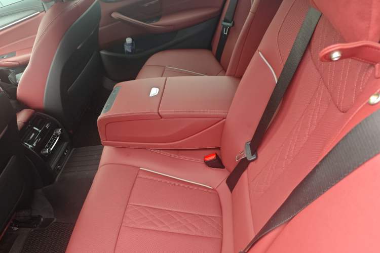 Used BMW 5 Series 2022 Restyled 530Li Leading Edition M Sport Package Left Rear Seat