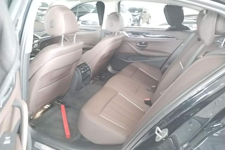 Used BMW 5 Series 2022 Second Facelift 525Li Luxury Package Left Rear Seat