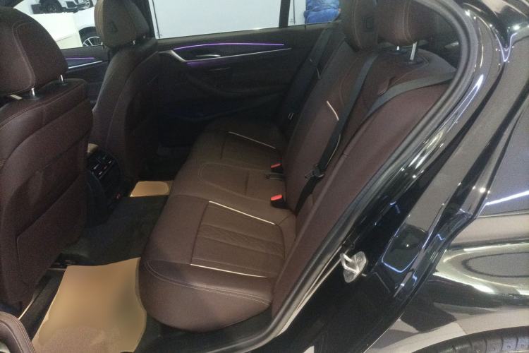 Used BMW 5 Series 2022 Second Facelift 530Li Leading Edition M Sport Package Left Rear Seat