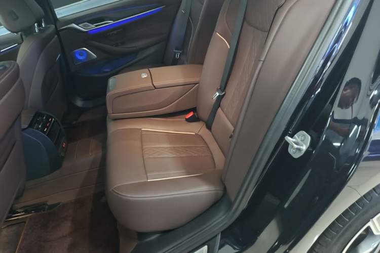 Used BMW 5 Series 2022 Second Facelift 530Li Leading Edition M Sport Package Left Rear Seat