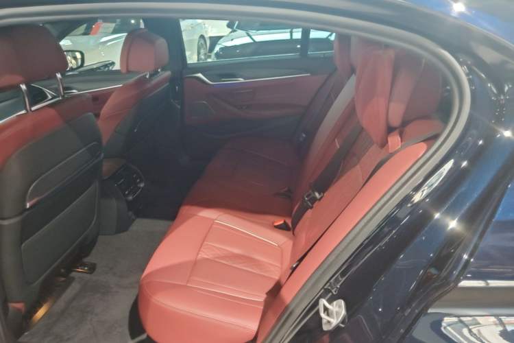 Used BMW 5 Series 2022 Second Facelift 530Li Luxury Version M Sport Package Left Rear Seat