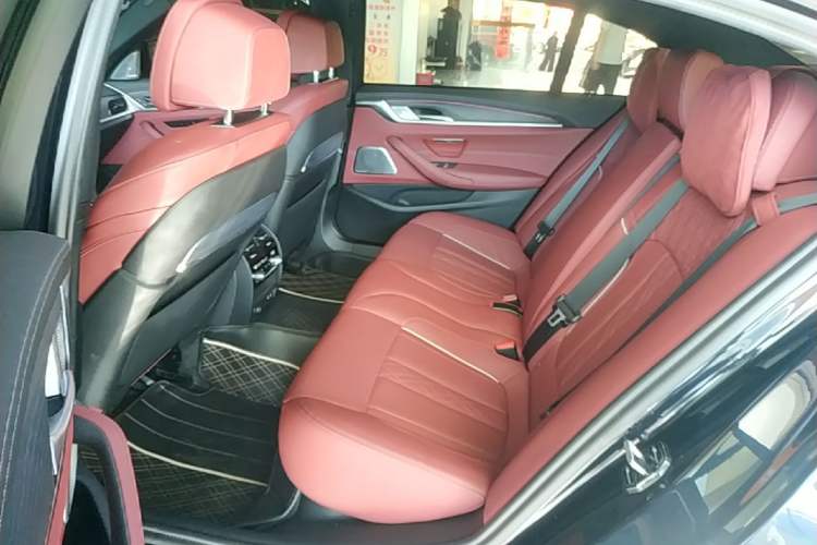 Used BMW 5 Series 2022 Revised Version 3 530Li Luxury Edition M Sport Package Left Rear Seat
