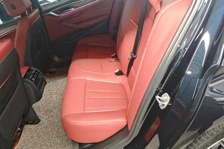 Used BMW 5 Series 2022 Second Facelift 530Li Leading Edition M Sport Package Left Rear Seat